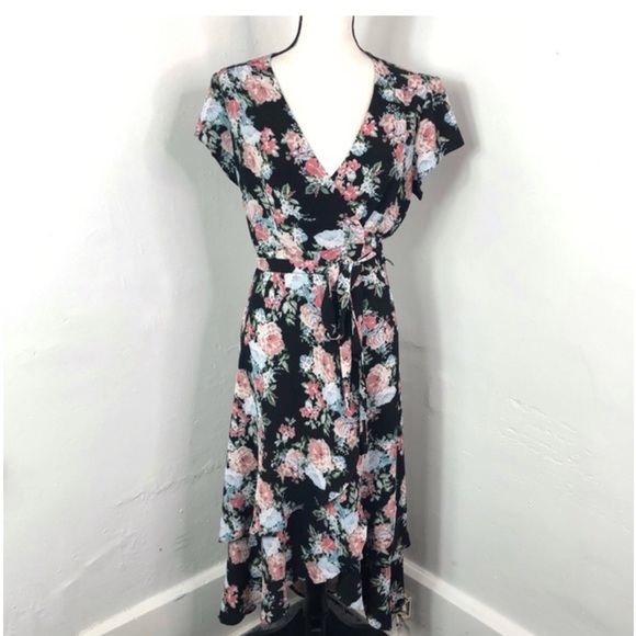 WAYF | Wrap Dress | Medium - Picture 3 of 6